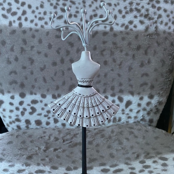 Decorative White Dress Spinning Bracelet Holder for Jewelry Display - Picture 2 of 4
